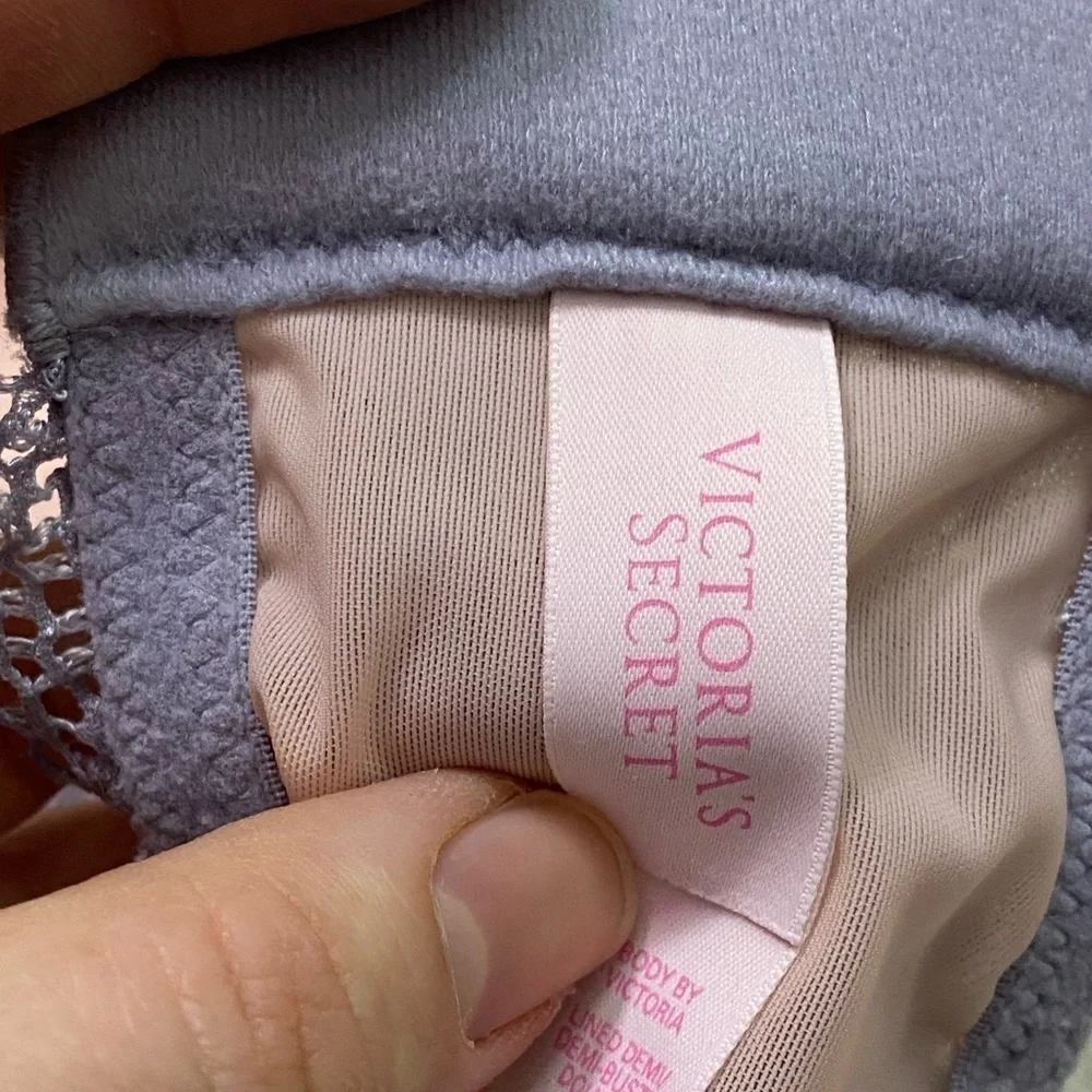 Victoria’s Secret - Body By Victoria Unlined Demi Bustier - Picture 7 of 9